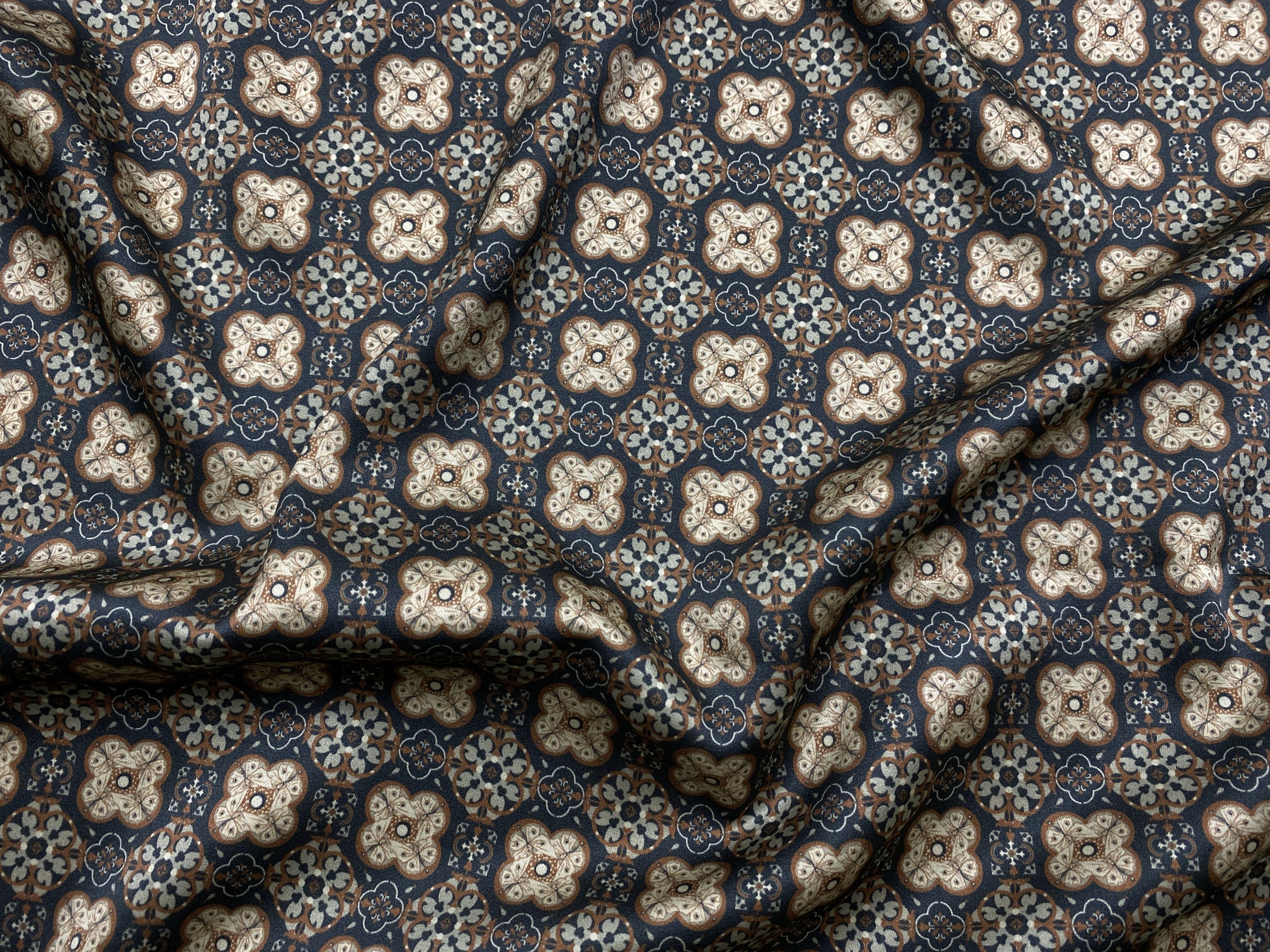 Ткань Шёлк тёмно-серого цвета с принтом четырехлистник  46778 3